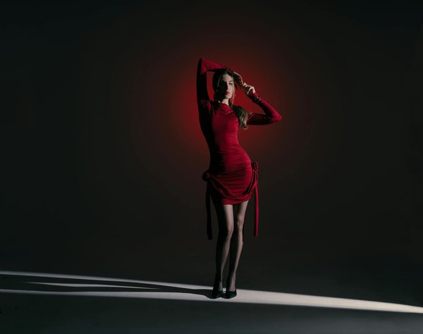 Comment la vie en appartement urbain façonne-t-elle notre style vestimentaire ?