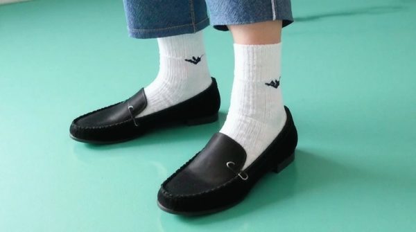 Chaussettes idéales pour mocassins : astuces pour un look chic